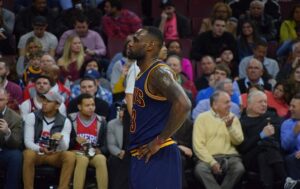 È più forte michael jordan o lebron james